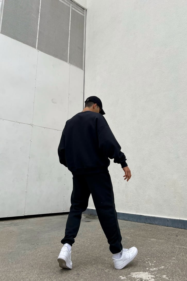 Flaw Atelier Basic Outfit Lacivert Eşofman Takımı ve Beyaz Çorap
