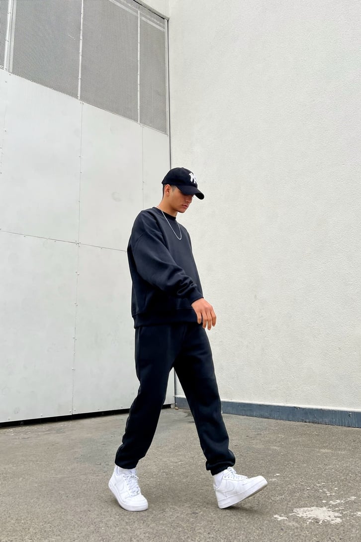 Flaw Atelier Basic Outfit Lacivert Eşofman Takımı ve Beyaz Çorap
