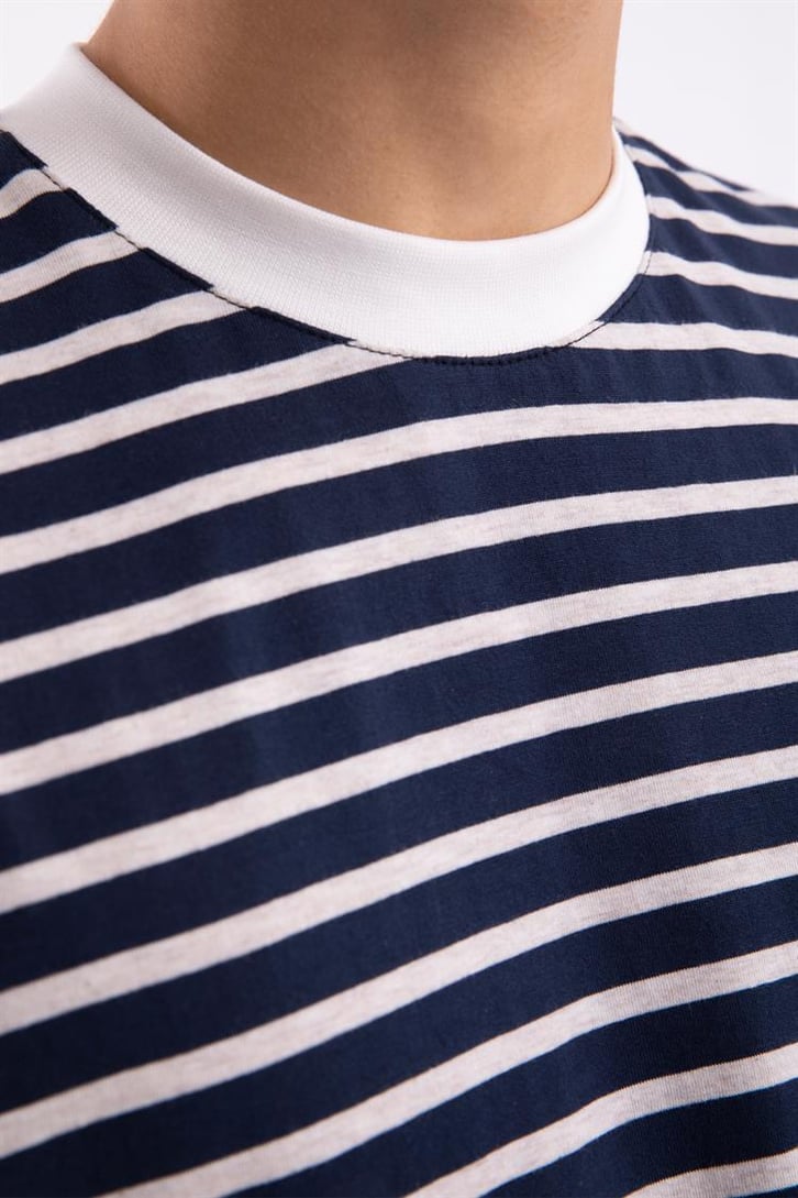 Flaw Atelier Beyaz Çizgili Lacivert Oversize Tshirt