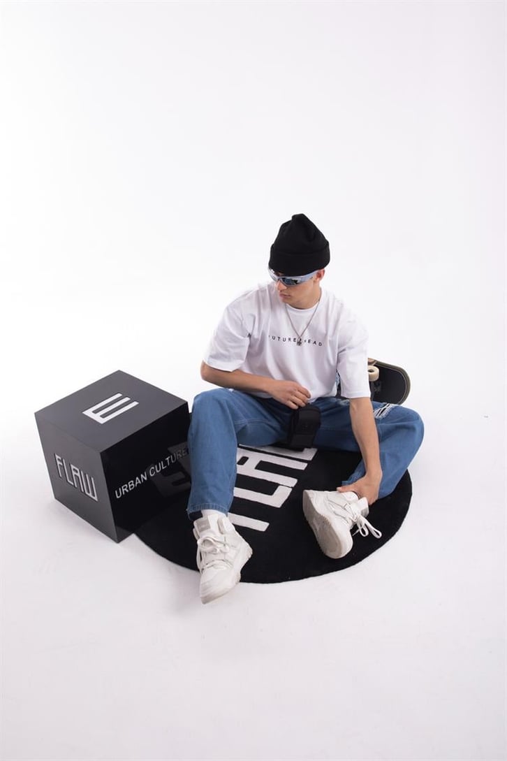 Futurehead Nakışlı Beyaz Oversize Tişört