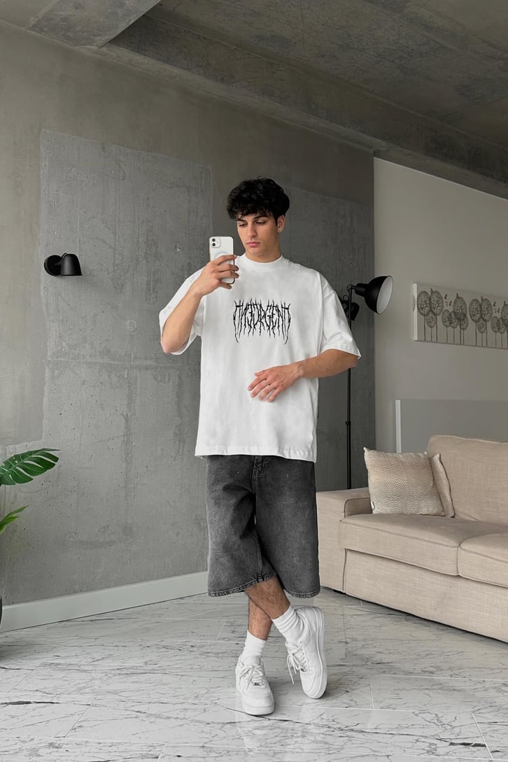 Gothic Baskılı Beyaz Oversize Tişört
