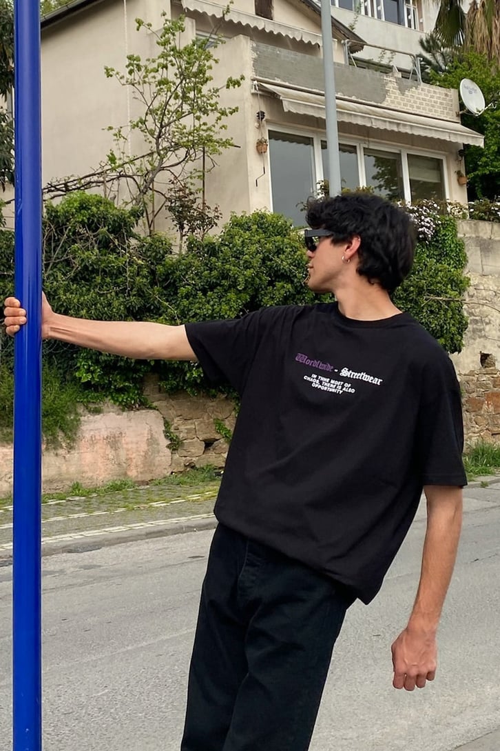 Gothic Deception Baskılı Oversize Tshirt