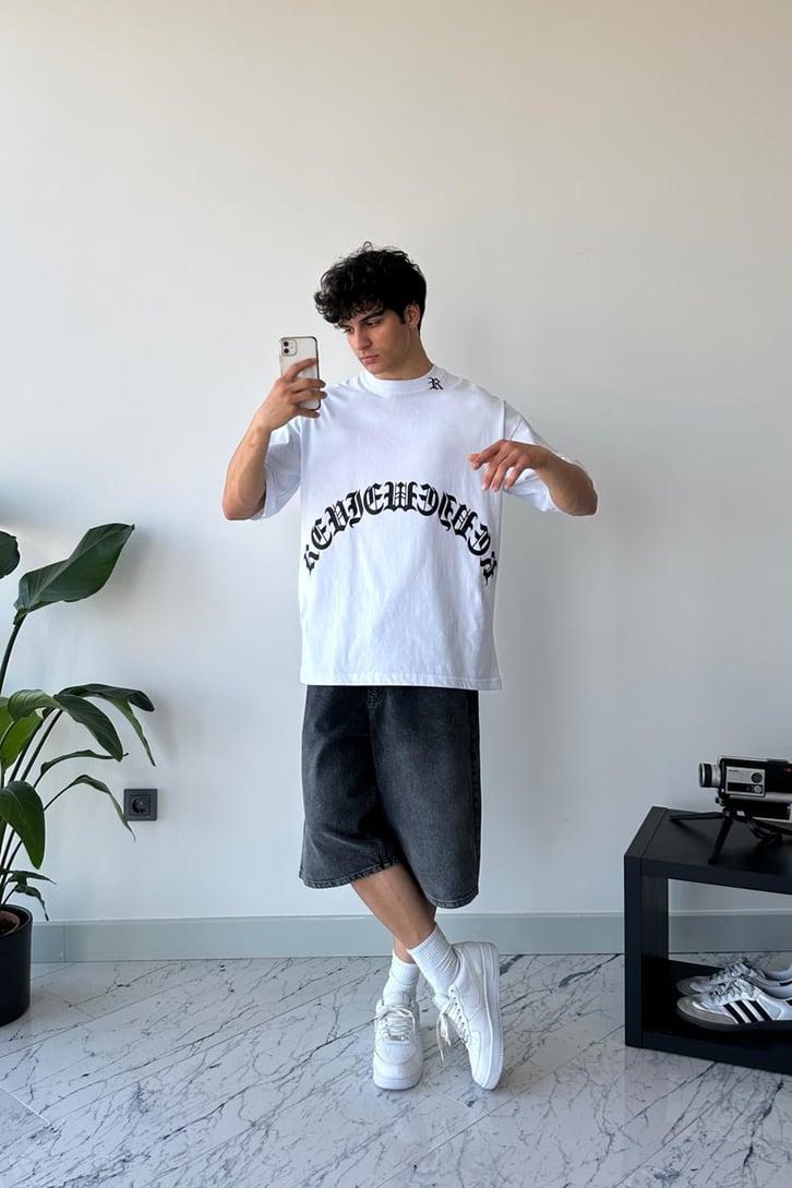 Gothic Letter Beyaz Oversize Tişört