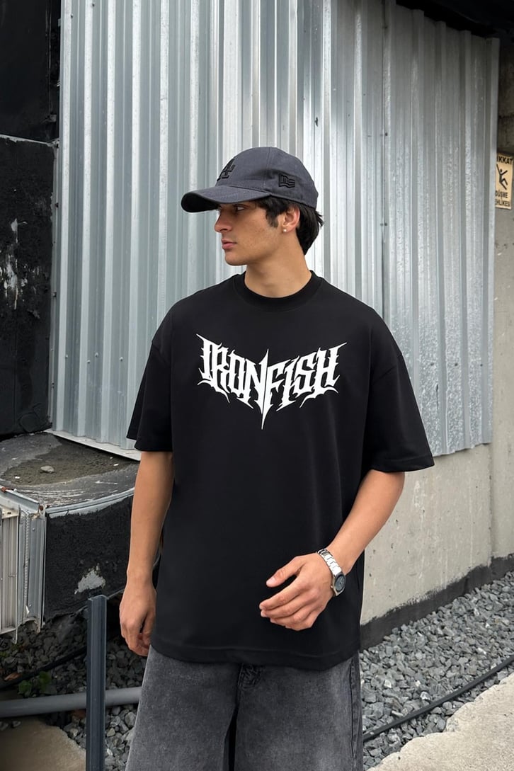 Iron Fish Gothic Baskılı Oversize Tişört