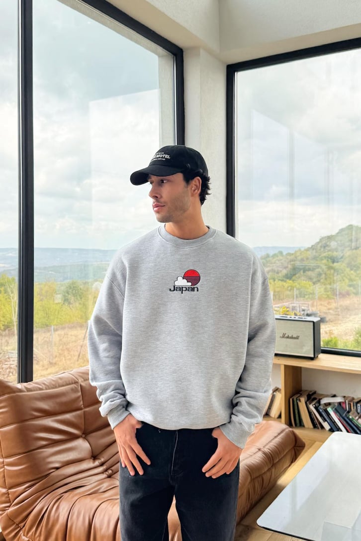 Japan Nakışlı Bisiklet Yaka Sweatshirt