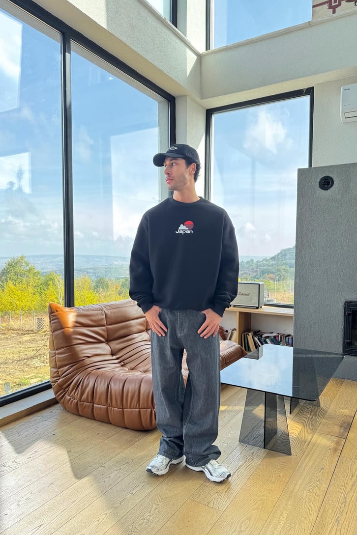Japan Nakışlı Bisiklet Yaka Sweatshirt