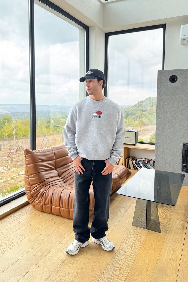 Japan Nakışlı Bisiklet Yaka Sweatshirt