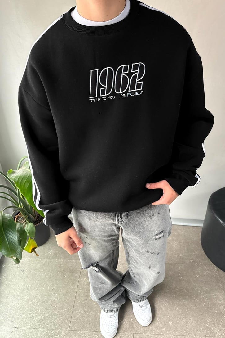 Kol Biye Geçişli Nakışlı Sweatshirt
