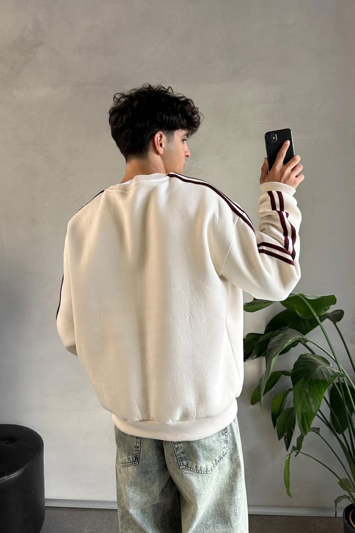 Kol Biye Geçişli Nakışlı Sweatshirt