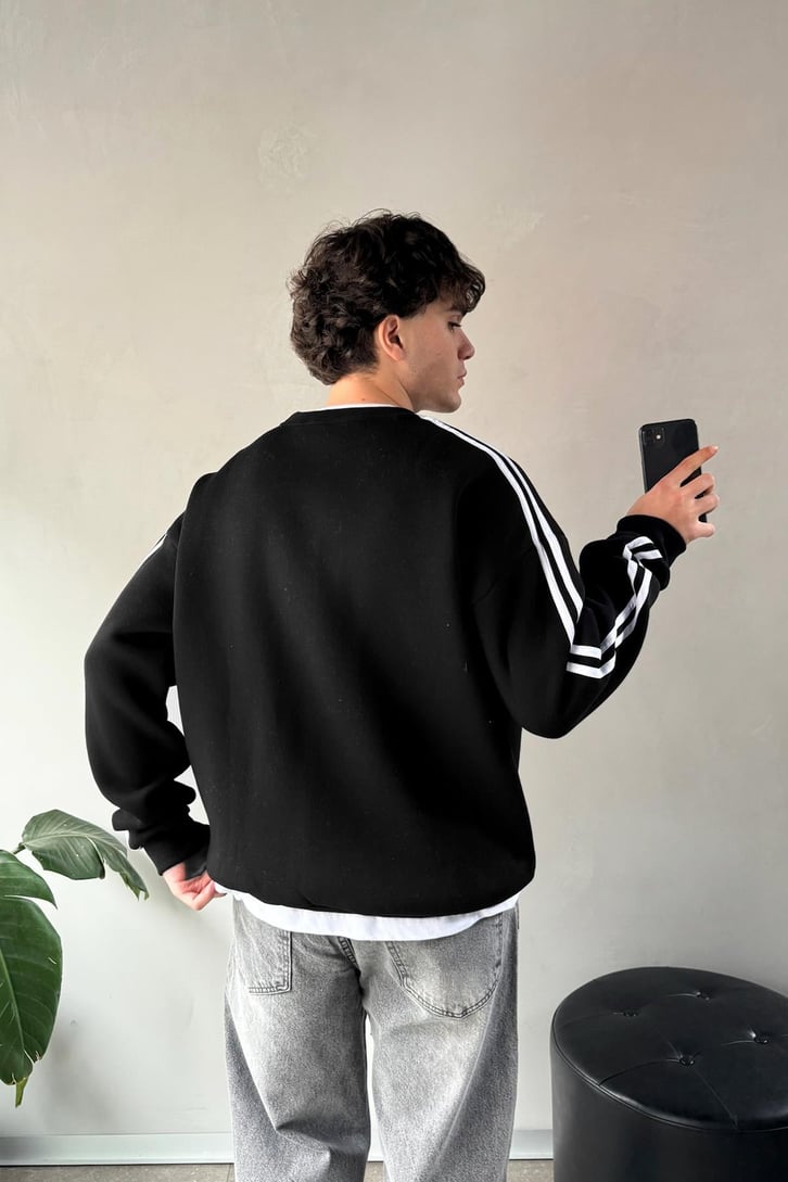Kol Biye Geçişli Nakışlı Sweatshirt