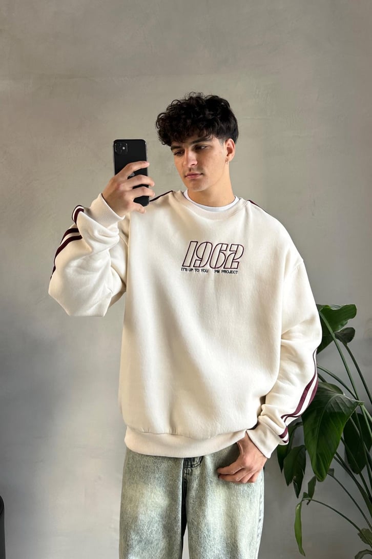 Kol Biye Geçişli Nakışlı Sweatshirt