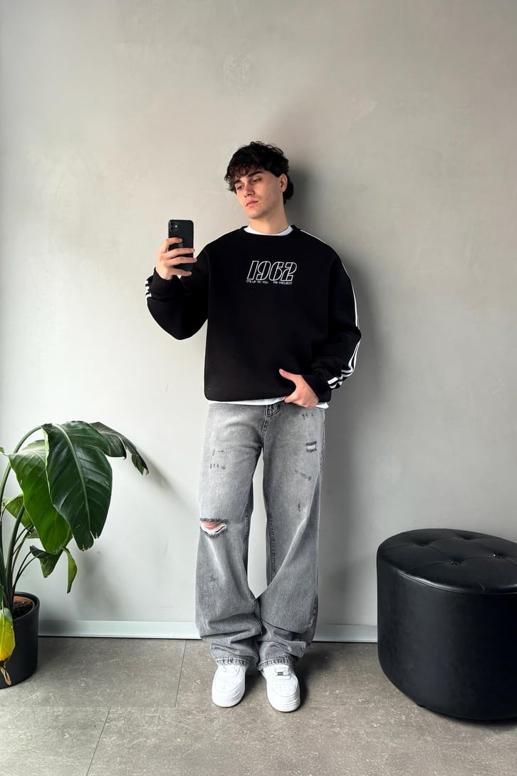 Kol Biye Geçişli Nakışlı Sweatshirt