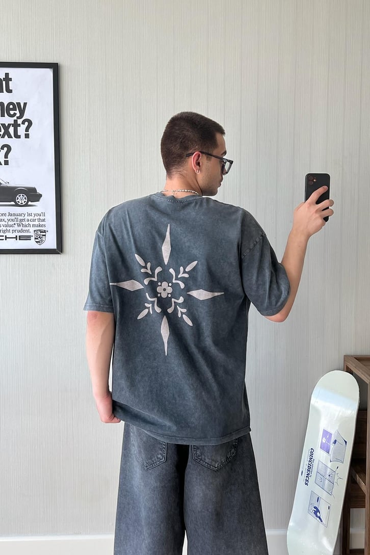 Libre de Regalías Acid Wash Oversize Tişört