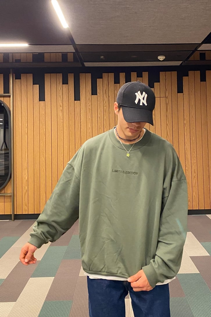 LIMITED EDITION EXTRA OVERSIZE SWEATSHIRT