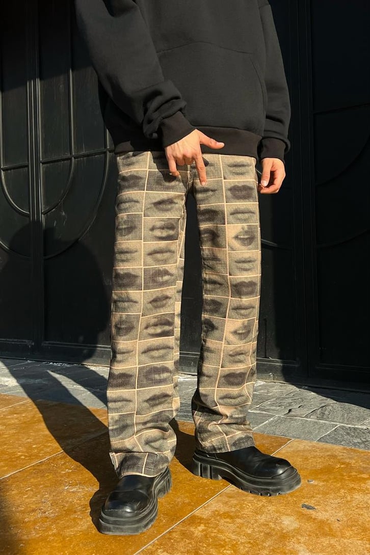 Lip Pattern Baggy Jean