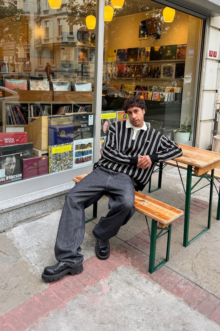Local Nakışlı Çizgili Siyah Triko Kazak