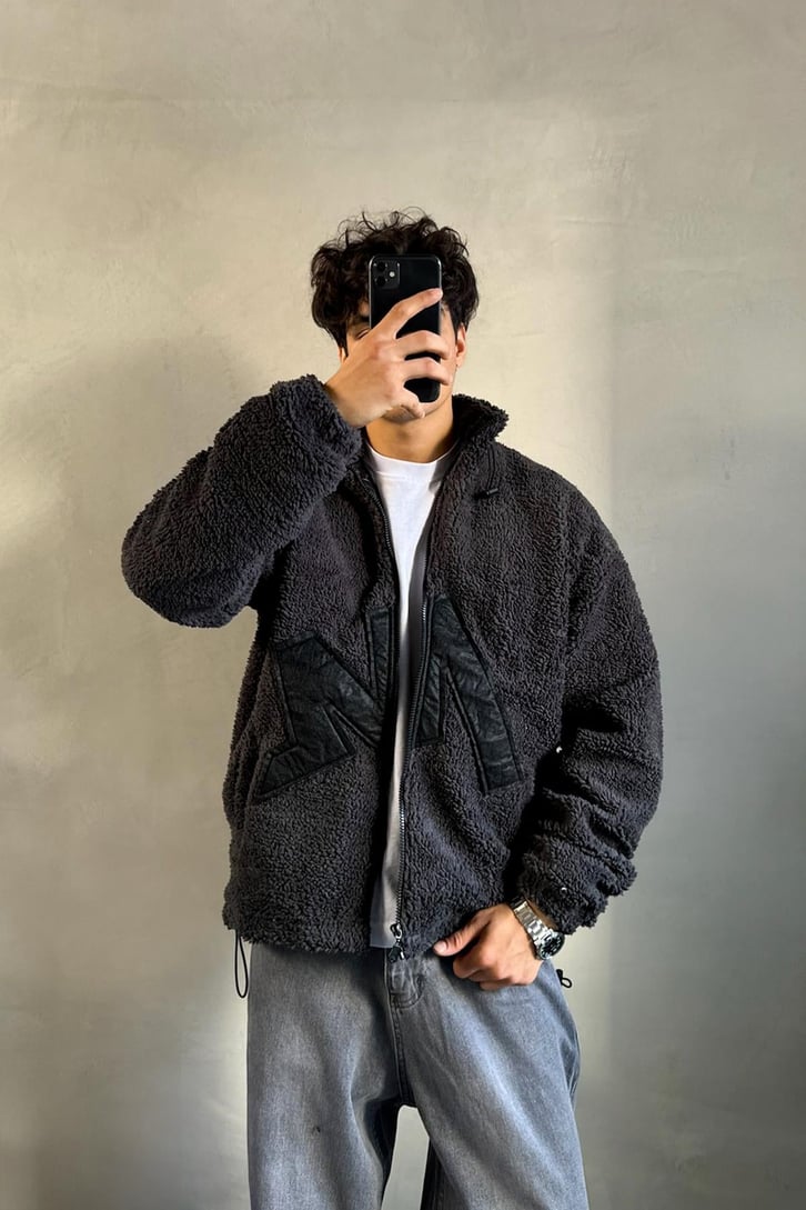 M Nakışlı Antrasit Oversize Peluş Ceket