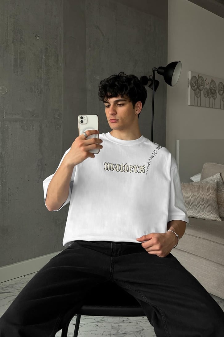 Matter Nakışlı Beyaz Oversize Tişört