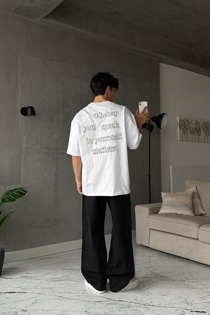 Matter Nakışlı Beyaz Oversize Tişört