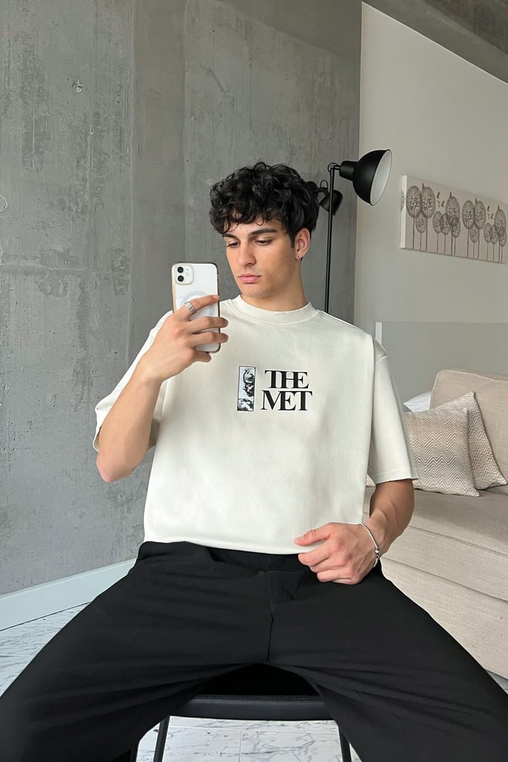 Metropolitan Baskılı Bej Oversize Tişört