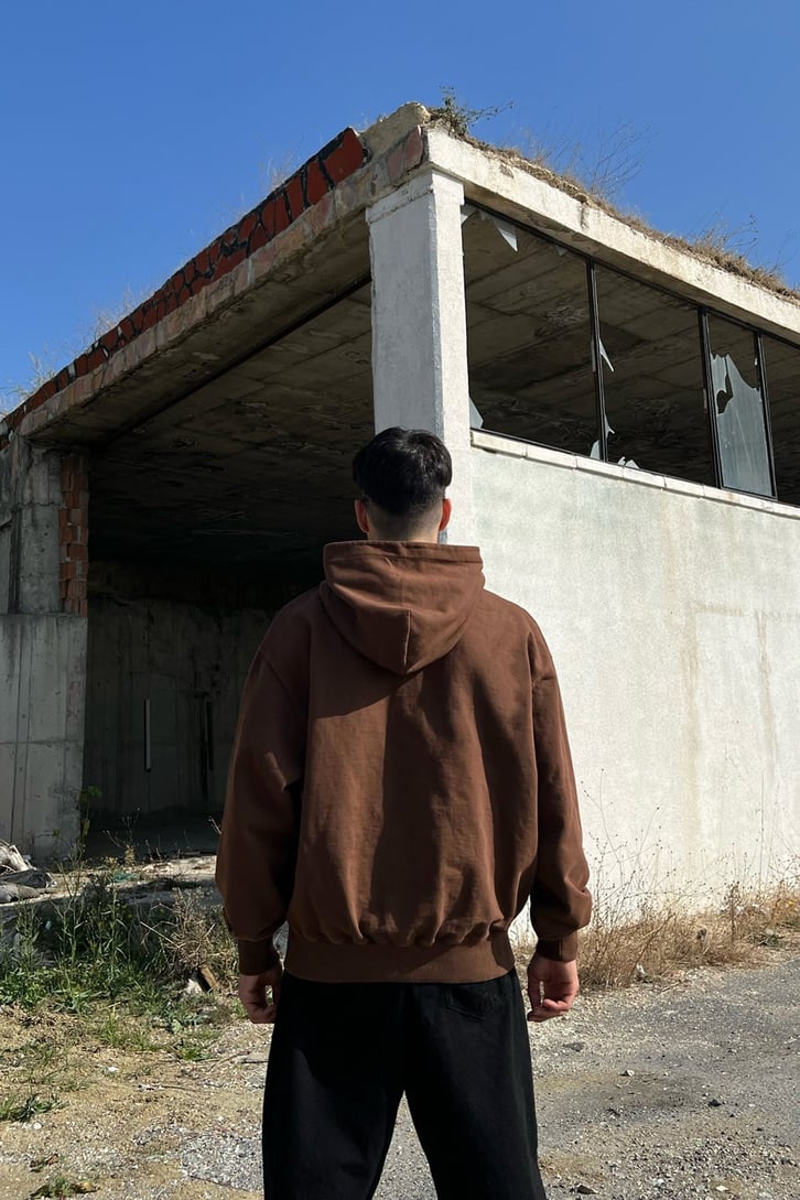 Mini Text Nakışlı Kahverengi Oversize Sweatshirt