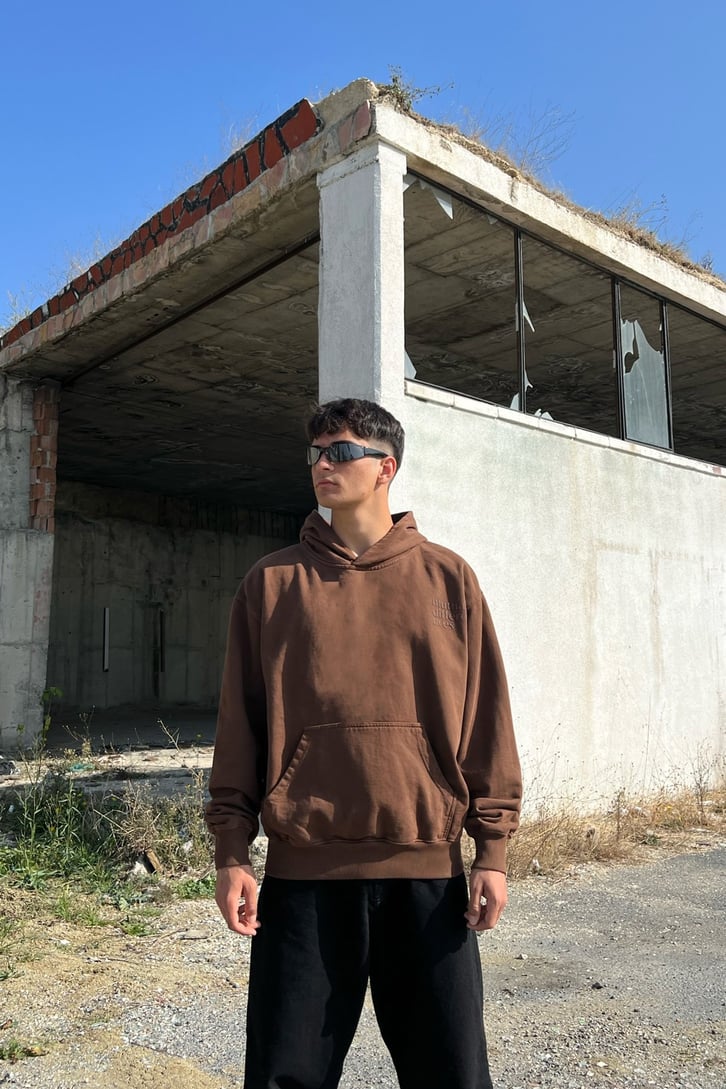 Mini Text Nakışlı Kahverengi Oversize Sweatshirt