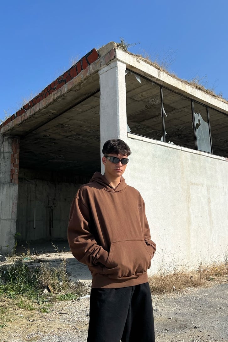 Mini Text Nakışlı Kahverengi Oversize Sweatshirt