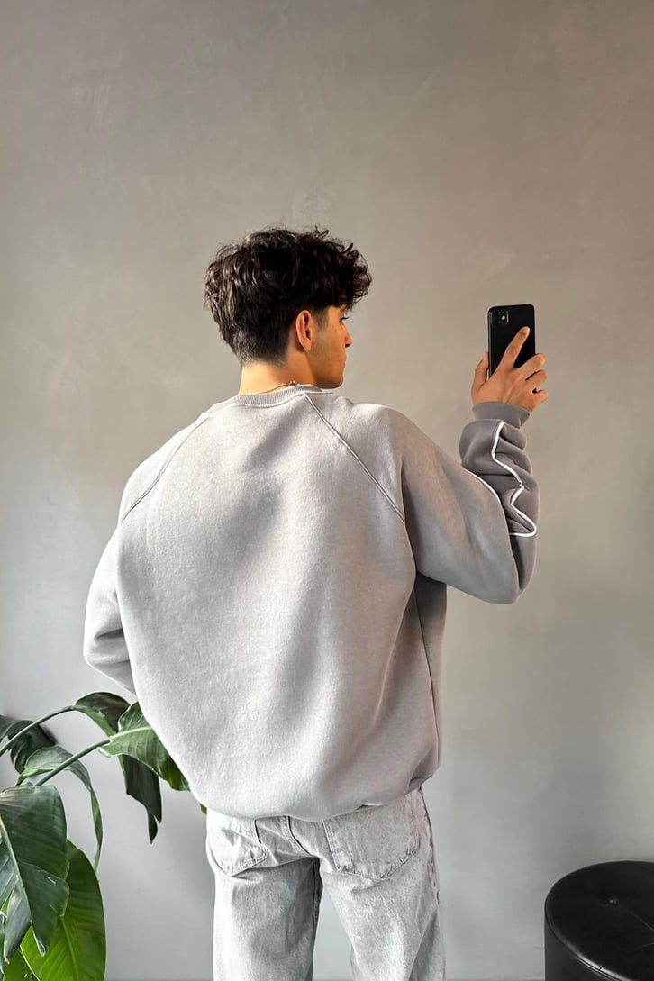 Minimal Nakışlı Bisiklet Yaka Sweatshirt