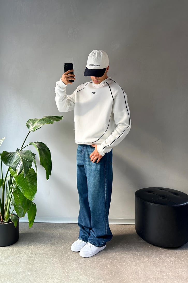 Minimal Nakışlı Bisiklet Yaka Sweatshirt