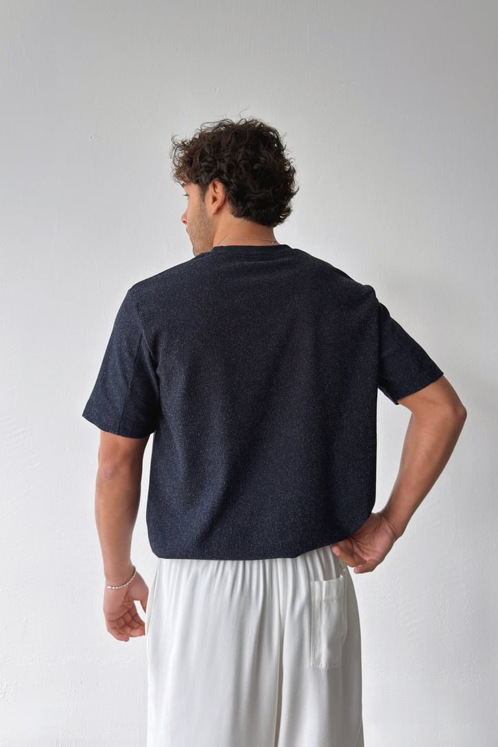 Minimal Nakışlı Dokuma Tişört