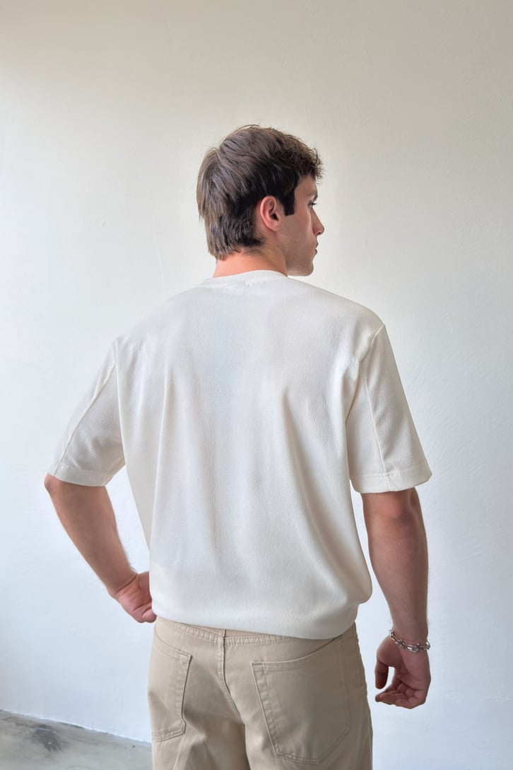 Minimal Nakışlı Dokuma Tişört