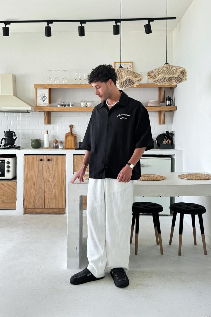 Minimalizm Nakışlı Oversize Kısa Kol Gömlek