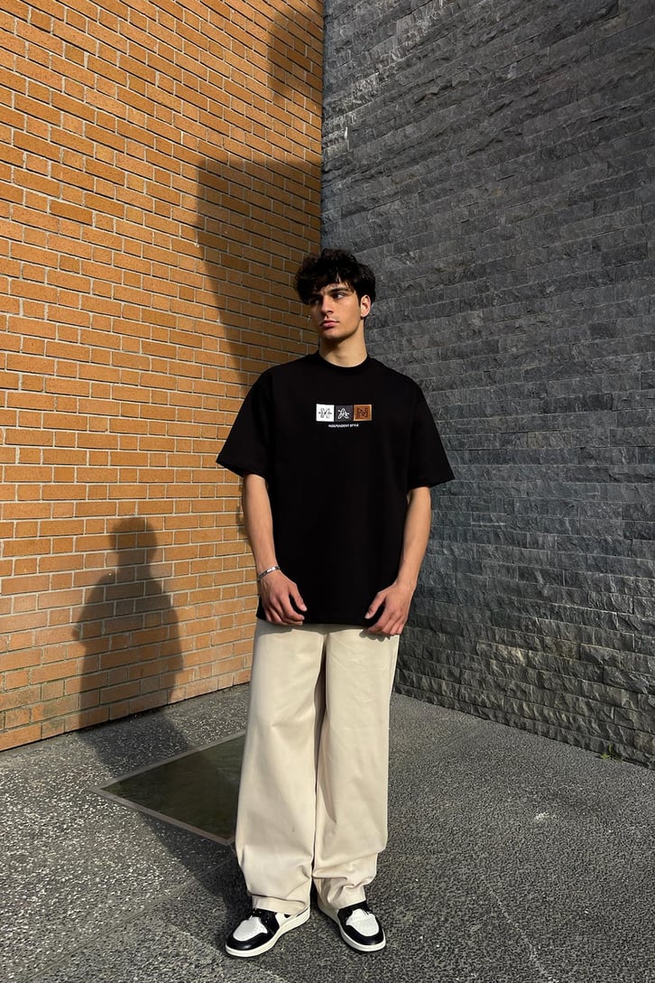 NAN Nakışlı Siyah Oversize Tişört