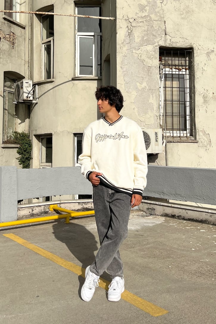 Official Nakışlı Ekru Oversize Sweatshirt