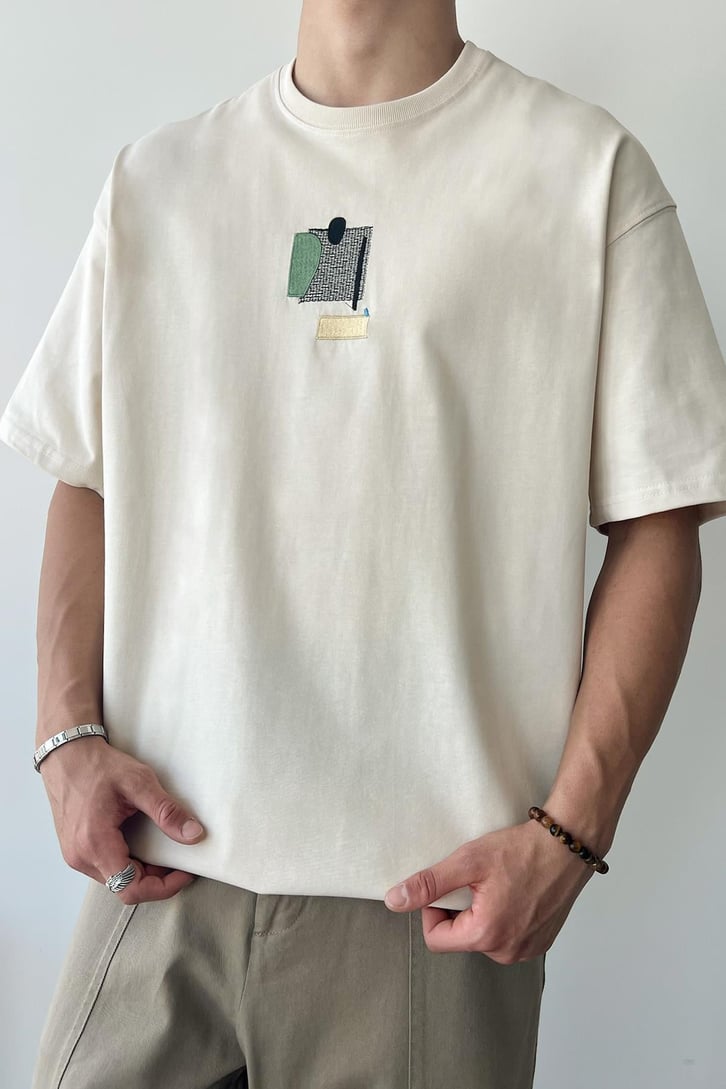 Ön Nakışlı Bej Oversize Tişört