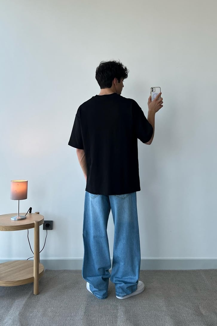 Ön Nakışlı Beyaz Oversize Tişört