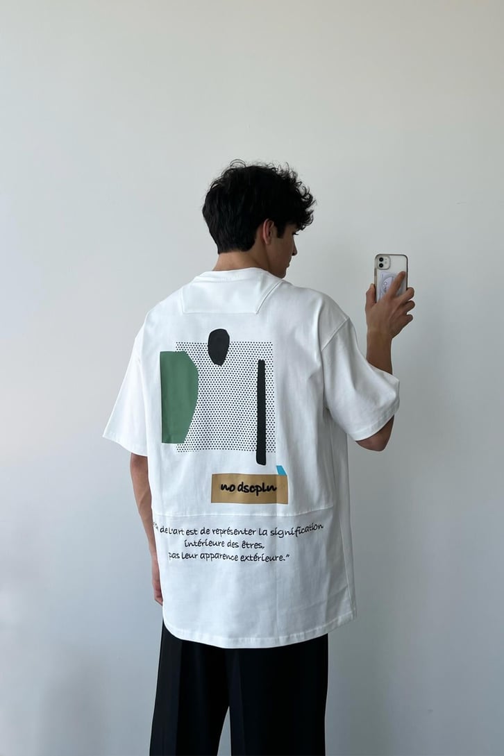 Ön Nakışlı Beyaz Oversize Tişört