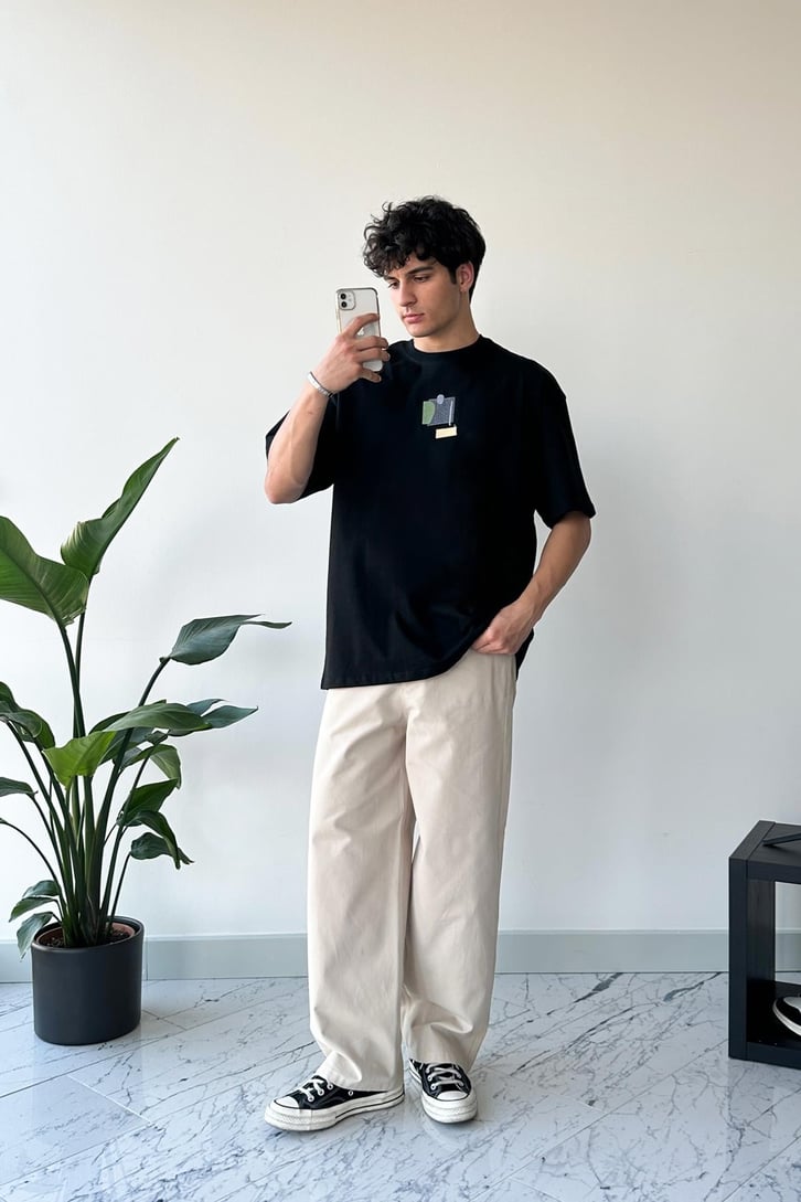Ön Nakışlı Siyah Oversize Tişört