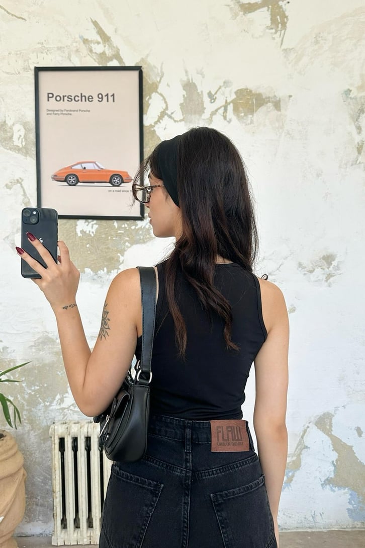 Önü İplik Detaylı Crop Top