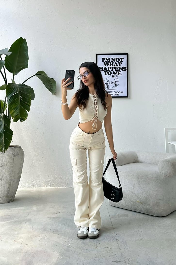 Önü İplik Detaylı Crop Top