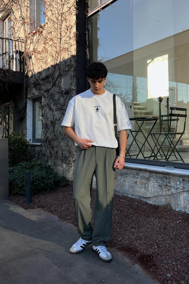 Oversize Fit Nakışlı Beyaz Tişört