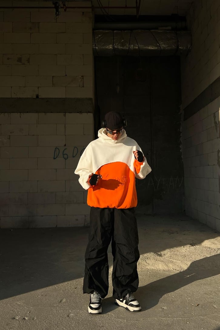 Parçalı Kabartma Baskılı Turuncu İçi Pamuklu Oversize Hoodie