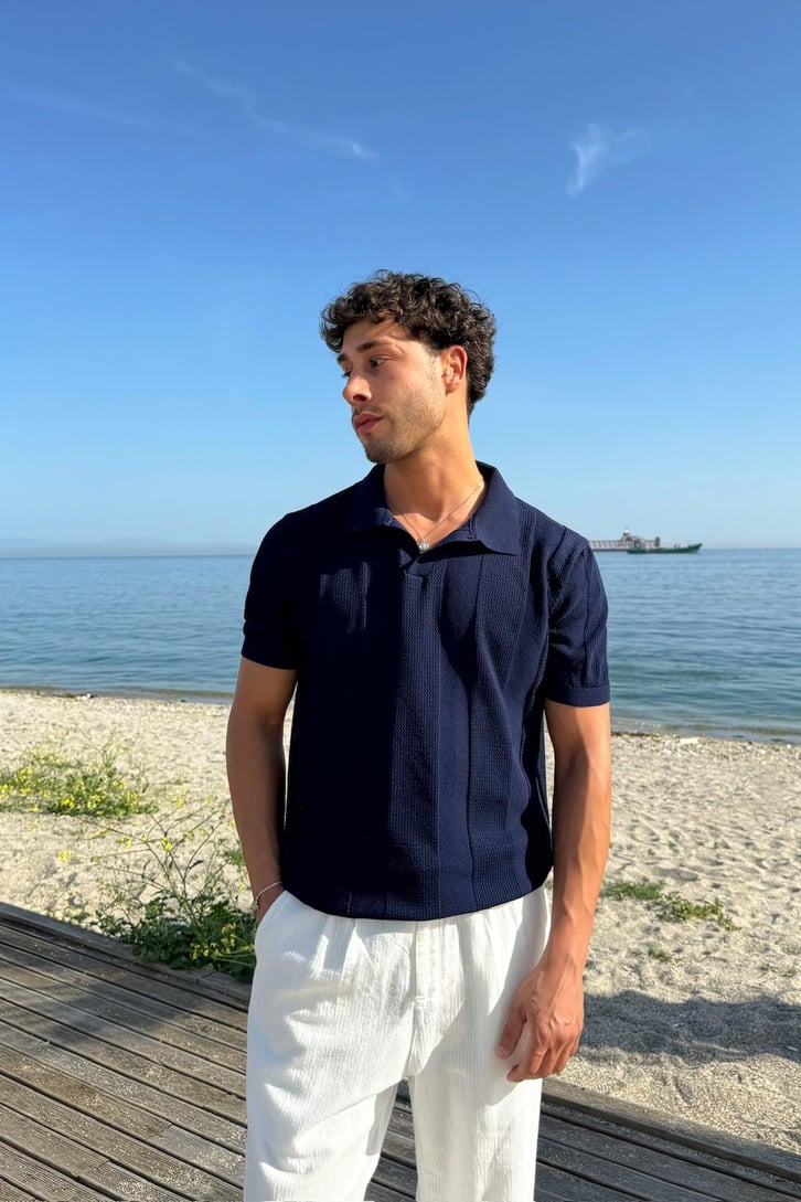 Polo Yaka Dik Çizgili Triko Tişört