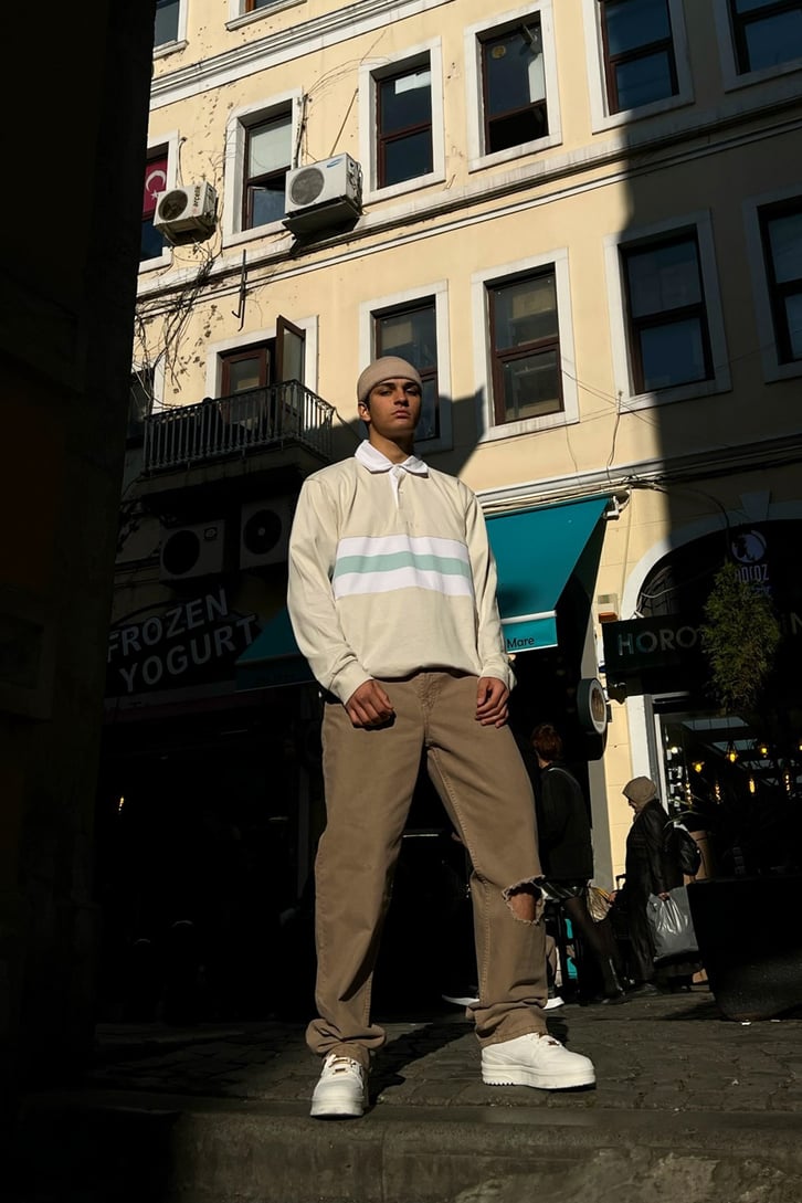 Polo Yaka Şeritli Bej Sweatshirt