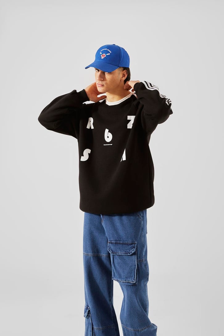R6 Baskılı Siyah Oversize Sweatshirt