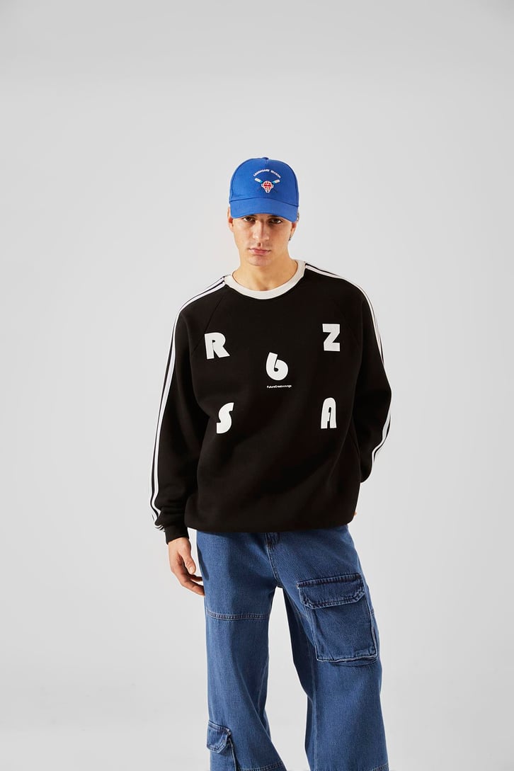 R6 Baskılı Siyah Oversize Sweatshirt