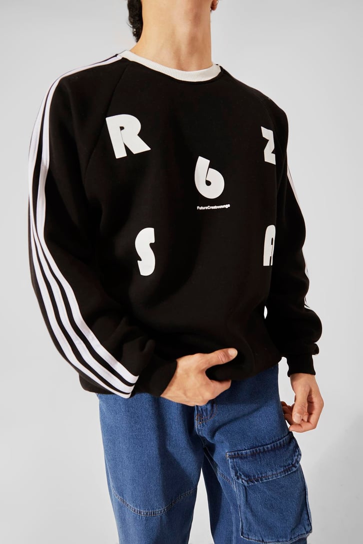 R6 Baskılı Siyah Oversize Sweatshirt