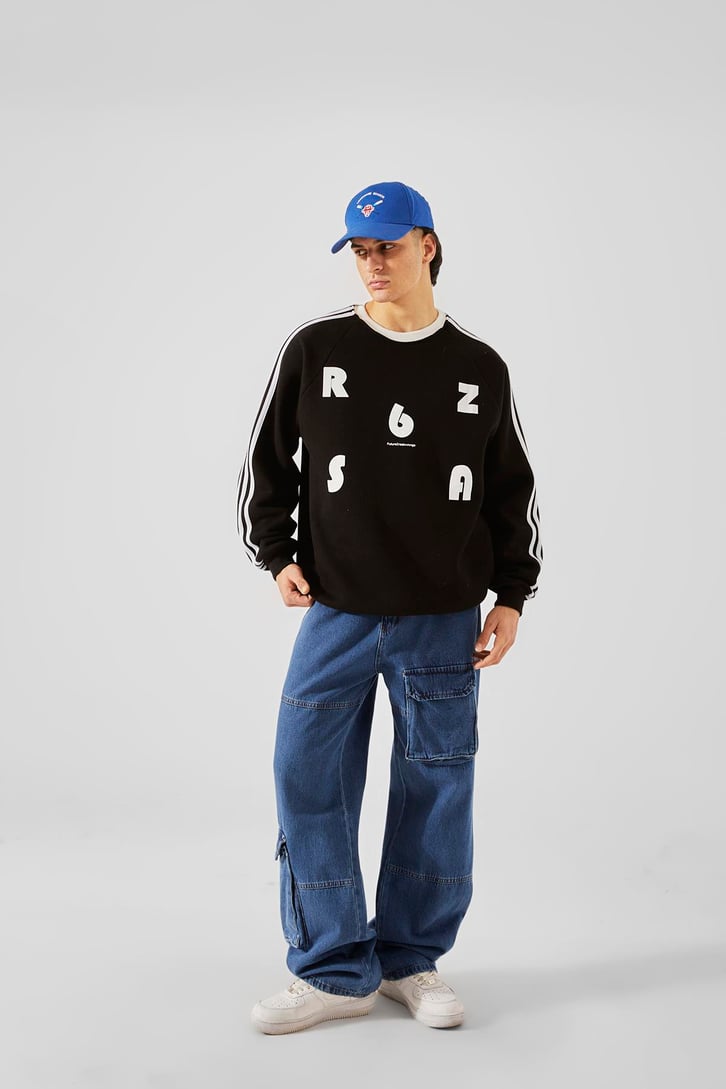 R6 Baskılı Siyah Oversize Sweatshirt