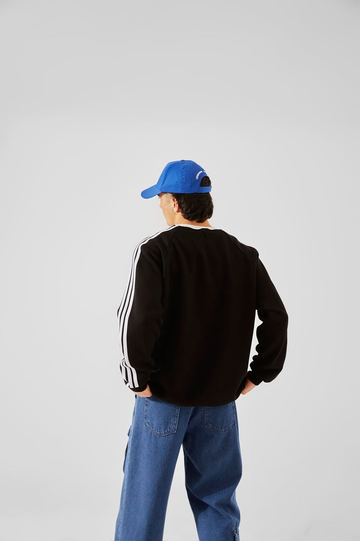 R6 Baskılı Siyah Oversize Sweatshirt