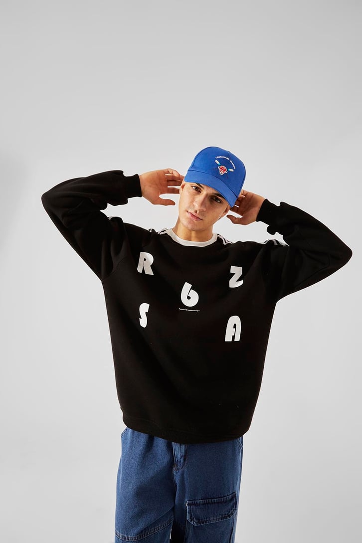R6 Baskılı Siyah Oversize Sweatshirt